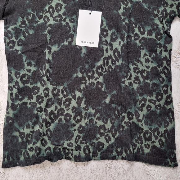 John + Jenn Forest Green Leopard Black Short Sleeve Tshirt NWT Size XS - Picture 3 of 12